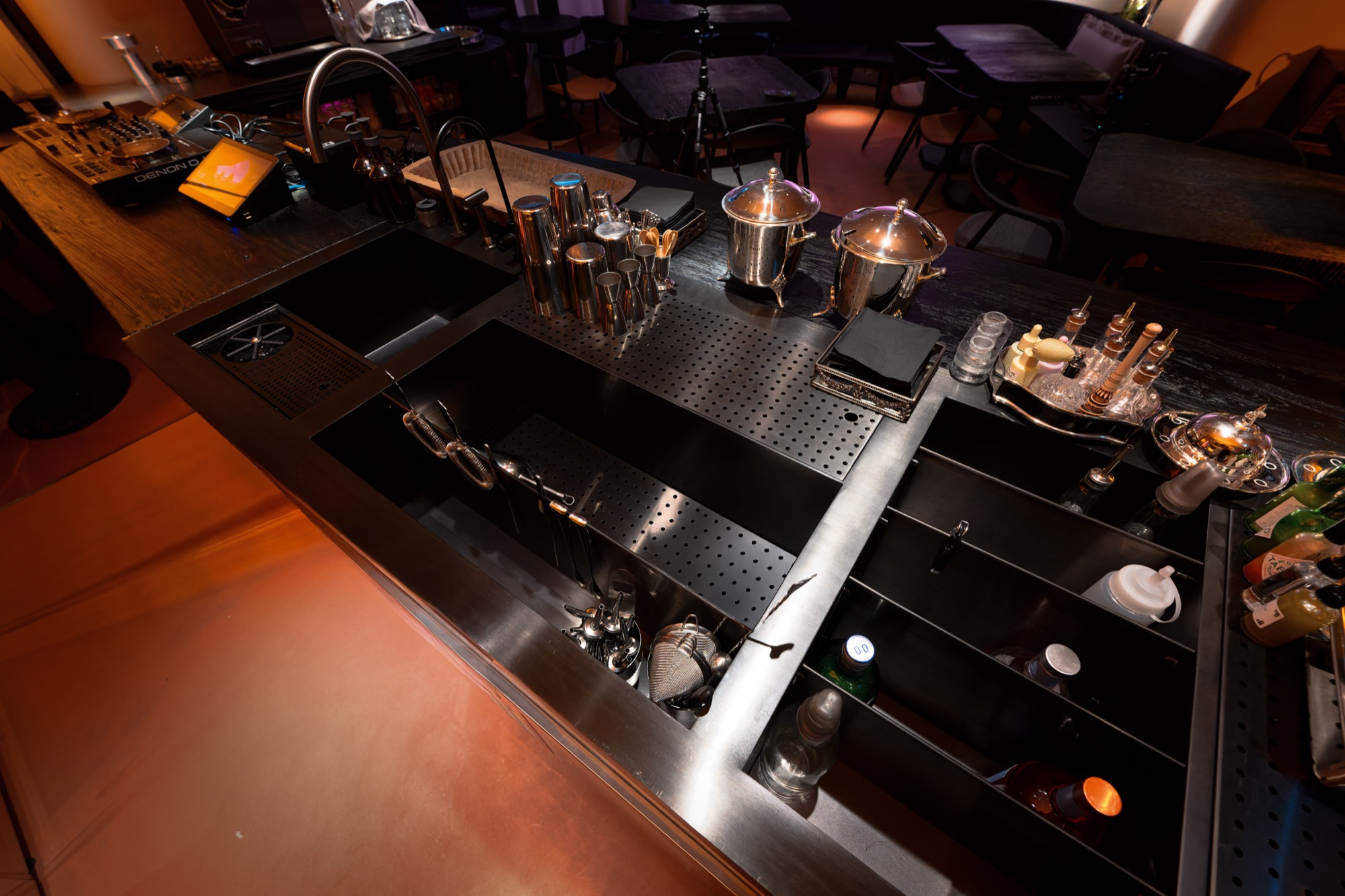 Black PVD-coated stainless steel at Sobremesa, detail view of coating depth and surface by Cleresdyne