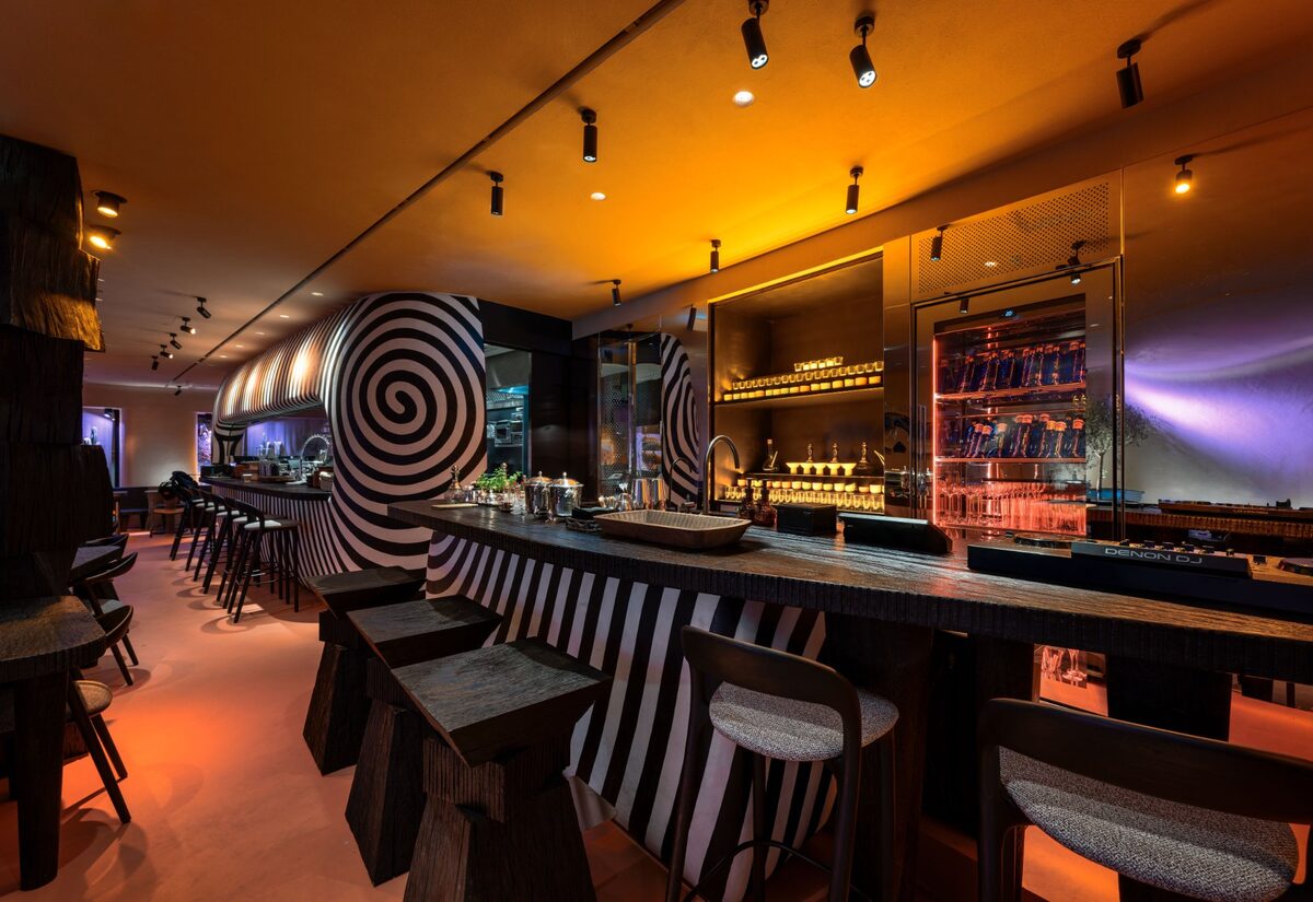 Sobremesa kitchen, Rorgue charcoal grill and stainless steel fabrication by Cleresdyne