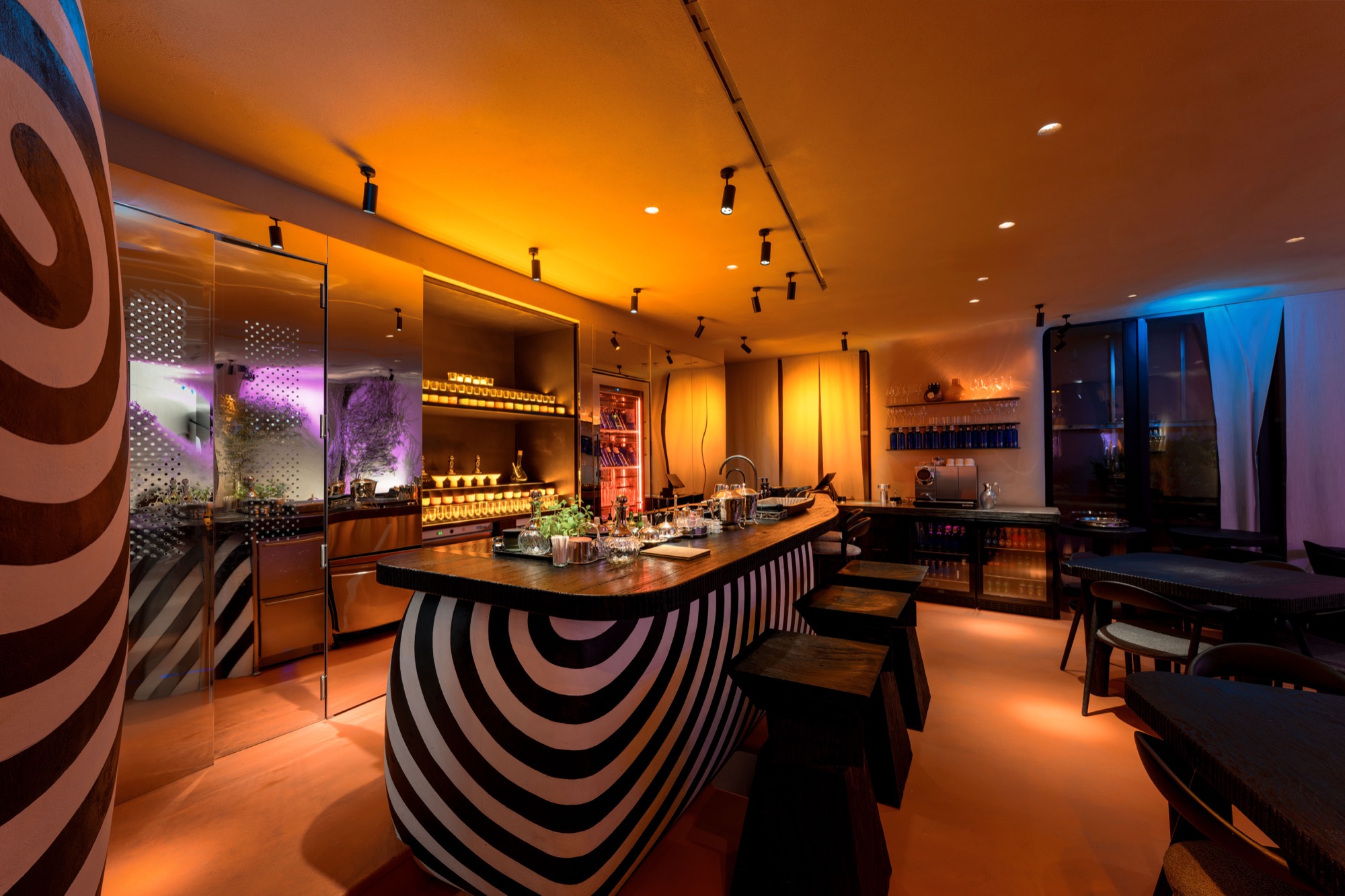 Sobremesa wide shot with open kitchen, black PVD wall cladding, and PVD bar counter in one frame by Cleresdyne